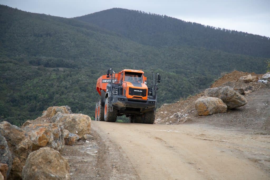 PMV_ME's tweet image. First Develon DA45-7 articulated dump truck sold in Italy to chalk quarry
Permanent six-wheel-drive Develon DA45-7 model chosen for its features 

Read it here: zurl.co/r4p0 
@Develon Europe @Develon Asia #develon #dumptruck #quarry #quarrying #dumper #earthmoving