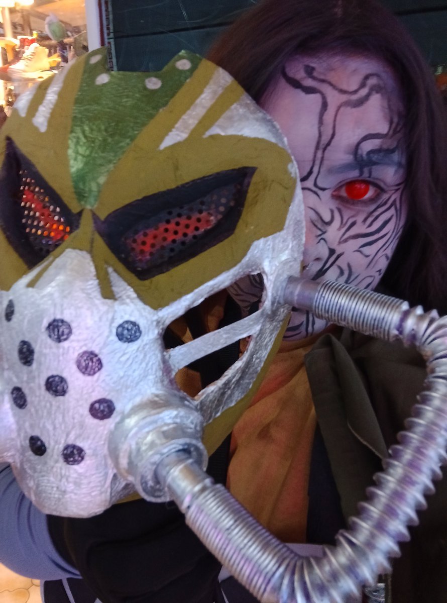 Algunas fotos de cuando interpreto a Kabal de Mortal Kombat 11 🖤 seguire trabajando en ese crossplay 🔥

#MortalKombat #MortalKombat11 #kabal #crossplay #cosplayergirl #fightinggames #mortalkombatcosplay