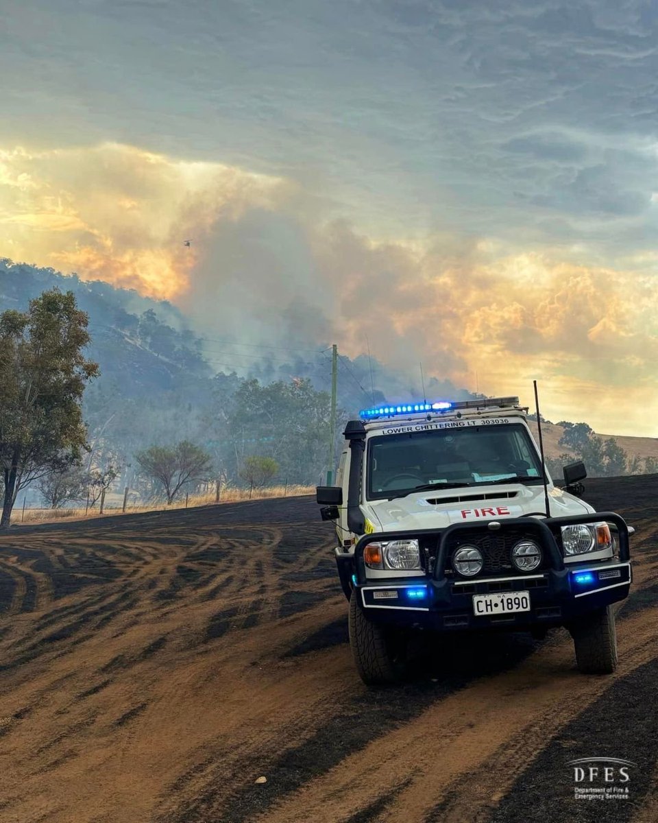 JayStill4's tweet photo. #Fires #burn #faster #uphill, doubling in speed for every 10-degree incline .
This is what #firefighters have been facing as they continue to battle blazes in steep terrain in #Bindoon, #Gingin and #Chittering.
Dry #lightning is a possibility as #storms develop this afternoon https://t.co/4gaGpCIFrv