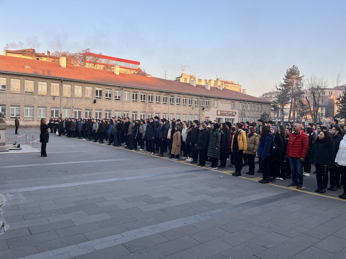 kayserimem's tweet photo. 🇹🇷 Şehitlerimiz İçin Saygı Duruşu

İl Milli Eğitim Eğitim Müdürümüz Bahameddin Karaköse, şehit düşen kahraman askerlerimiz ve aziz şüheda ordusunun her bir kahramanı için Kayseri Fen Lisesinde saygı duruşu ile başlayan bayrak törenine katıldı.

Vatan size minnettar 🇹🇷🇹🇷 https://t.co/wL7VnuvFXK