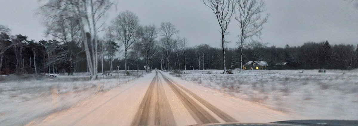 Bosw8erHJ's tweet photo. Sneeuwdek van 3 cm vanmorgen in Twente #vasse #Springendal
@janvissersweer https://t.co/gHQVs7Yml8