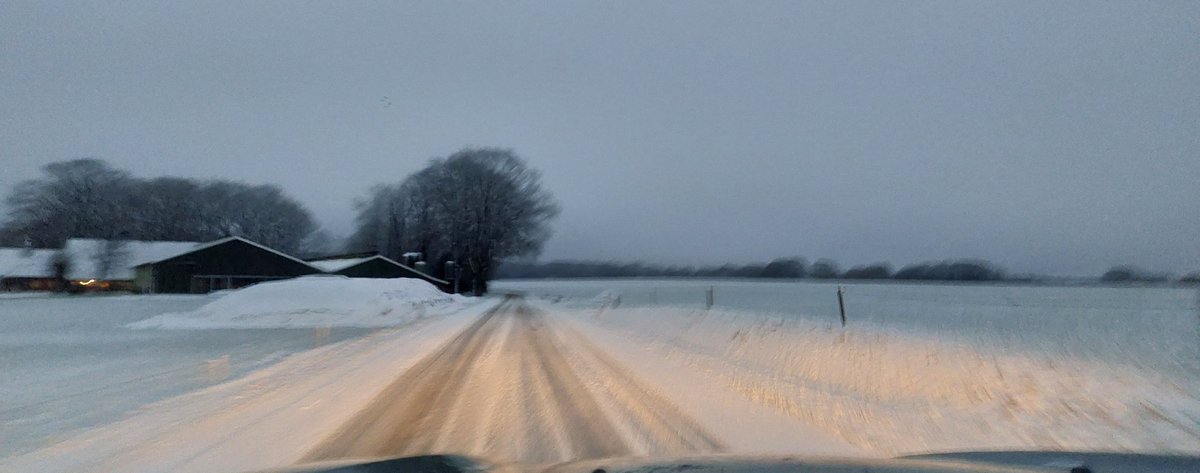 Bosw8erHJ's tweet photo. Sneeuwdek van 3 cm vanmorgen in Twente #vasse #Springendal
@janvissersweer https://t.co/gHQVs7Yml8