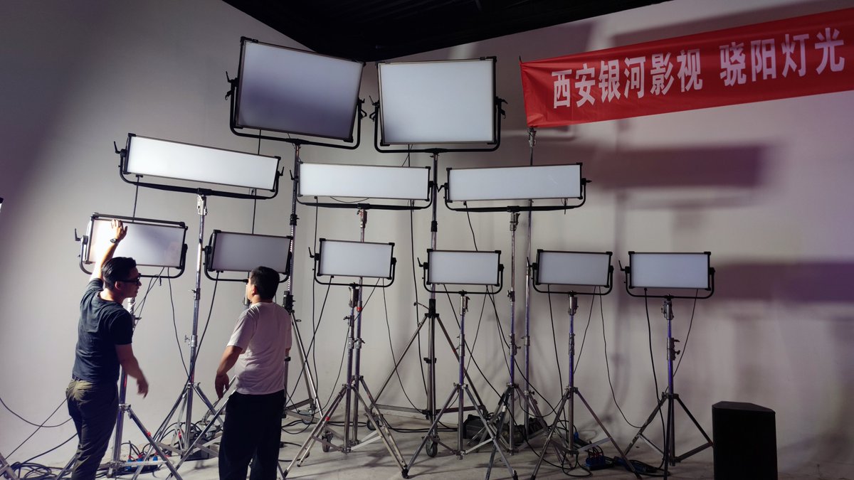 SUNNYXIAOCN's tweet photo. Demostration time!🎉
Caster family:
📢 Caster C02P
📢 Caster C04P
📢 Caster C12P
#filmlight #cinelight #gaffer #cinematography #studiolight #filmlighting https://t.co/5SXaqSVLUH