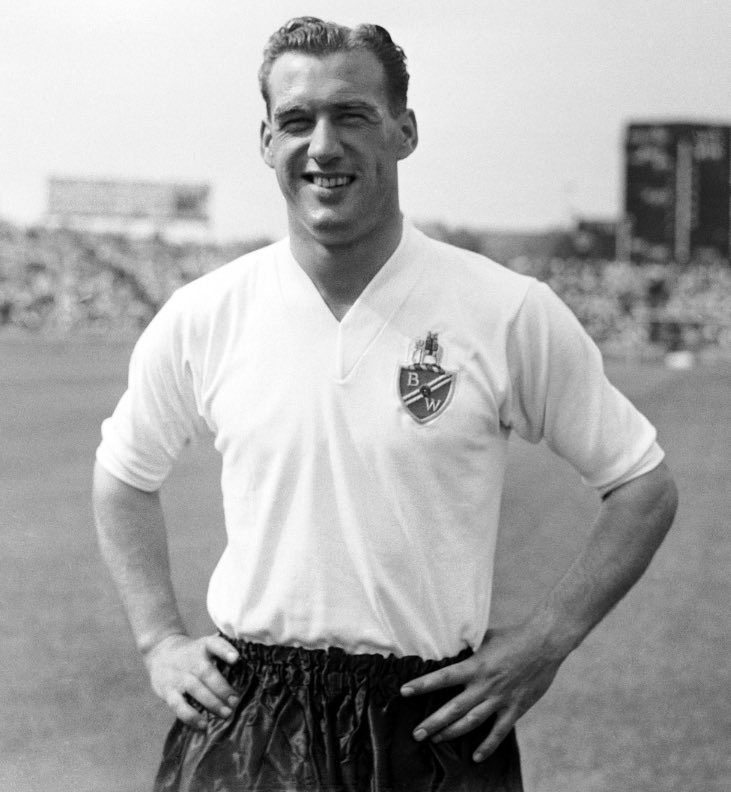 voltasport's tweet photo. 🙏🏻 1️⃣3️⃣ Nat #Lofthouse
13 años sin el One Club Man y leyenda del Bolton Wanderers FC e internacional con la selección inglesa, el León de Viena, del que se decía que tenia un disparo tan potente que podía derribar muros. https://t.co/Q11PRgquKY