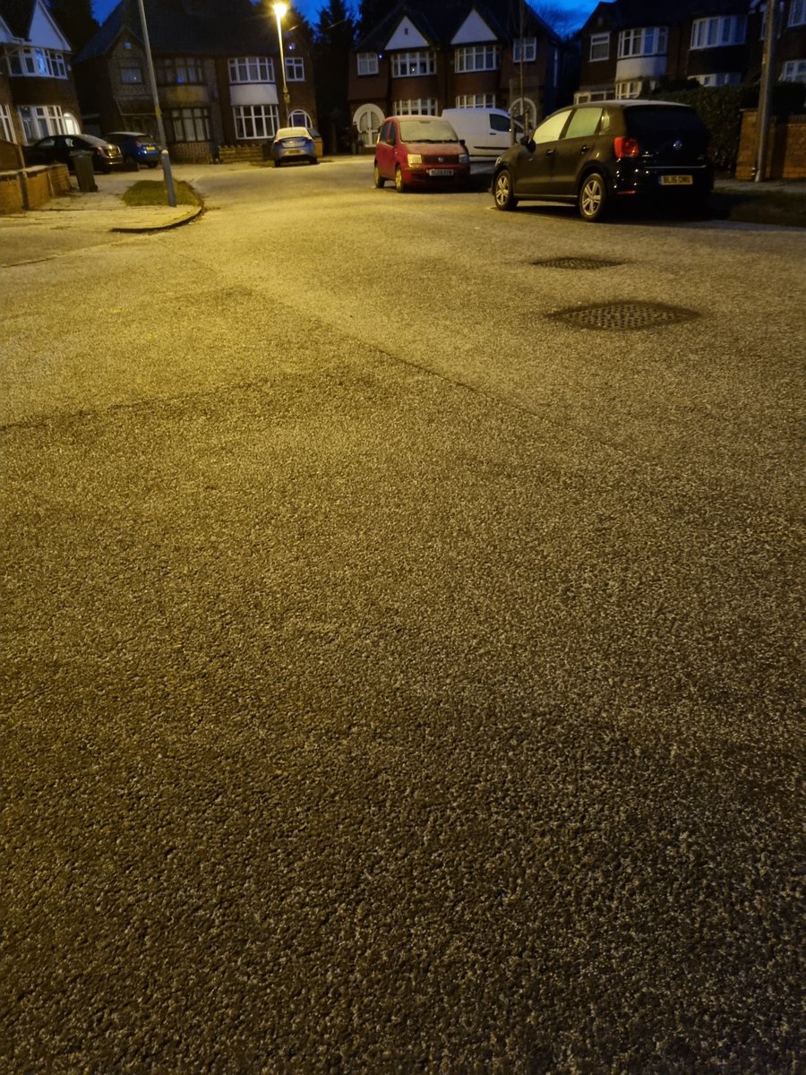 YardleyWMP's tweet image. Out and about early this morning 🌝 Don't be tempted to leave your car whilst it's defrosting 🥶 it might not be there when you get back 😮
#iceicebaby #carthievesyouareskatingonthinice 👍