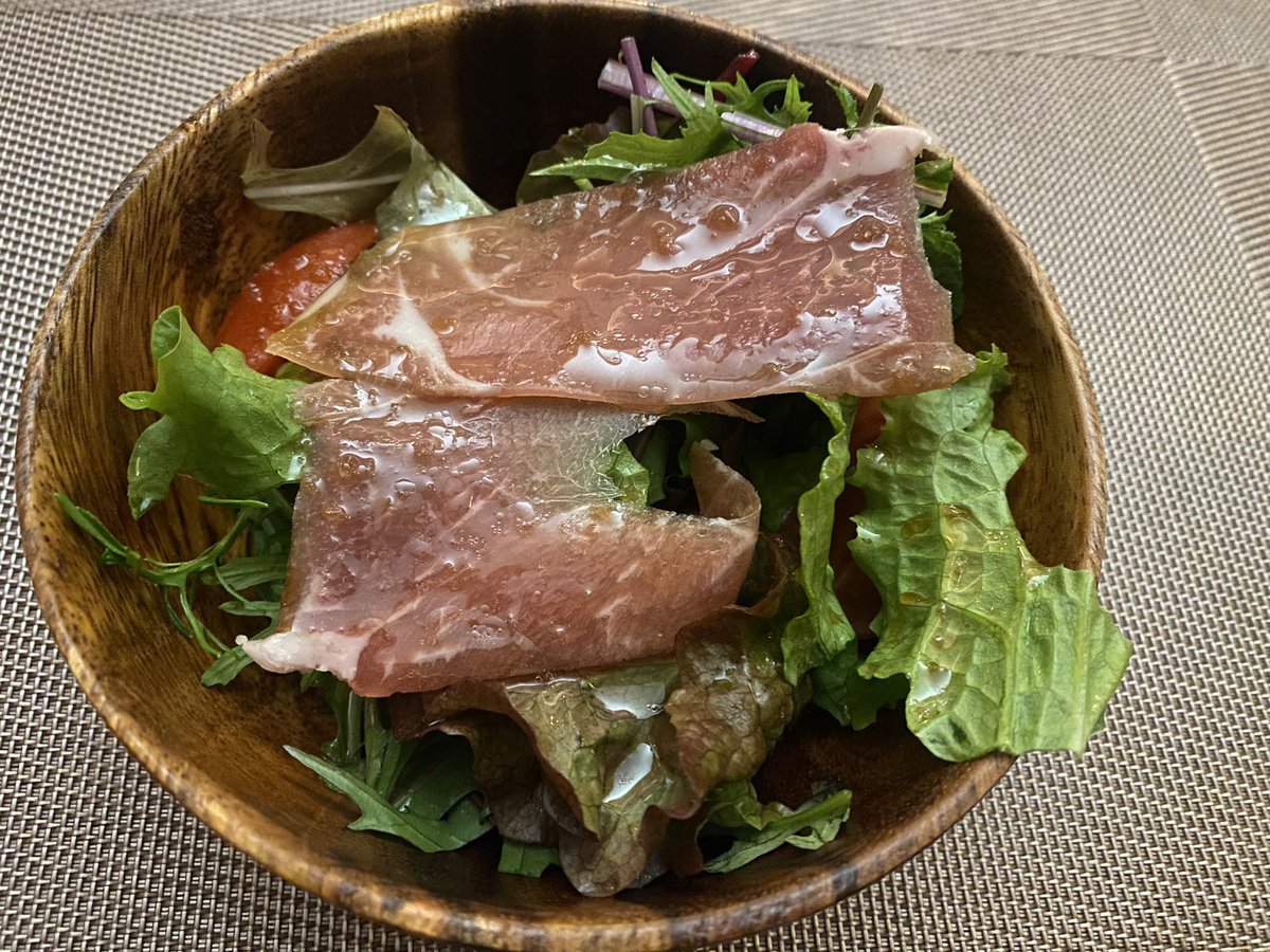 asnhykrm's tweet photo. チームでの忘年会💫
ゲストルームで出張料理人によるディナー🍽

パフォーマンスも素敵で、プレゼントまでいただいて、今年もいい感じで締めれて嬉み🥳
今年度締めまで走り切らなきゃだなと。
環境に感謝😇 https://t.co/0ncW5nGLB7