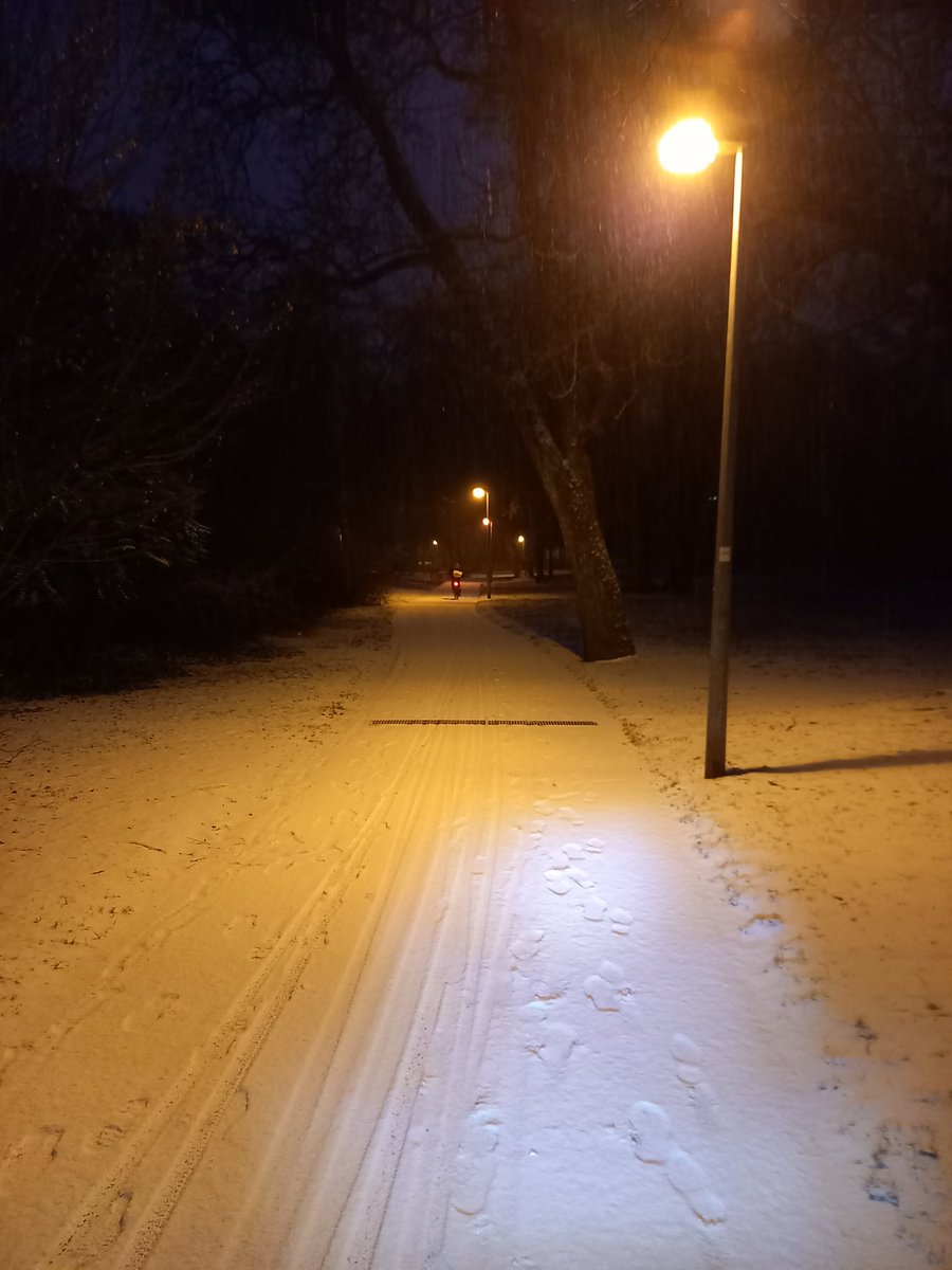 copixhe's tweet photo. La politique de mobilité de la ville de Luxembourg @CityLuxembourg en une photo

(Parc Lavel en direction de l'ascenseur ) https://t.co/IHFbqet5pv