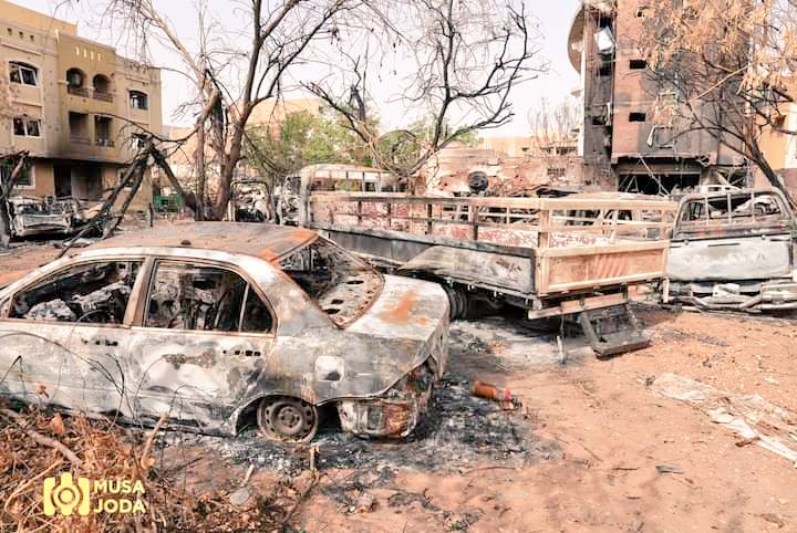 blackboy's tweet photo. صور متداولة تظهر الدمار بسبب قصف الطيران  لمنطقة لخرطوم 2.

#KeepEyesOnSudan 
#لازم_تقيف https://t.co/5Tz0xbYRNK