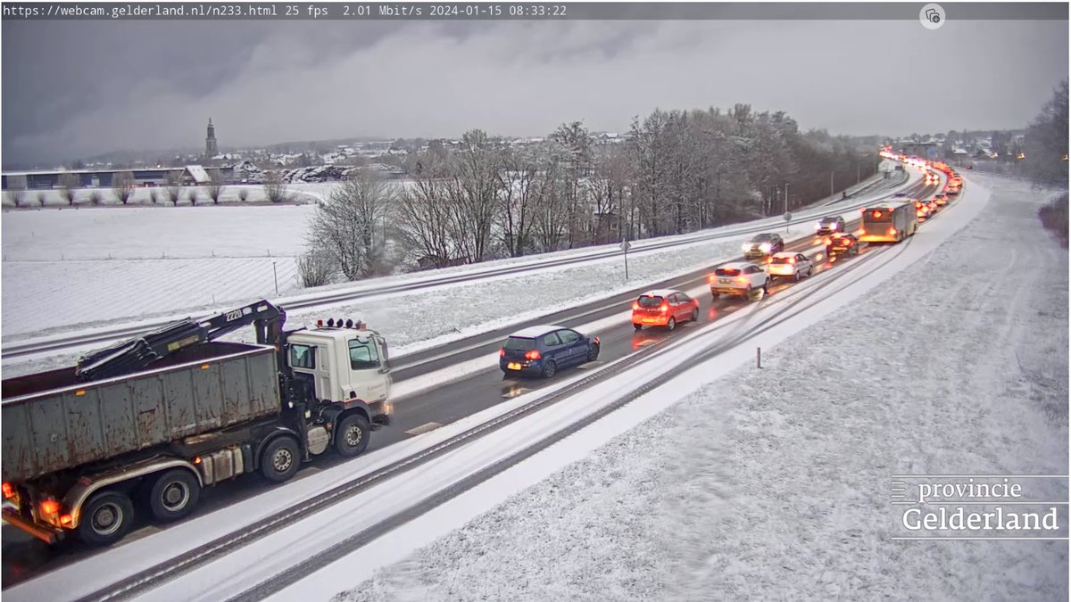 DitmerSantema's tweet photo. #sneeuw en #file op #N233 te zien op #webcam @provgelderland https://t.co/pxNbOqCkct https://t.co/jMs54SHSPC