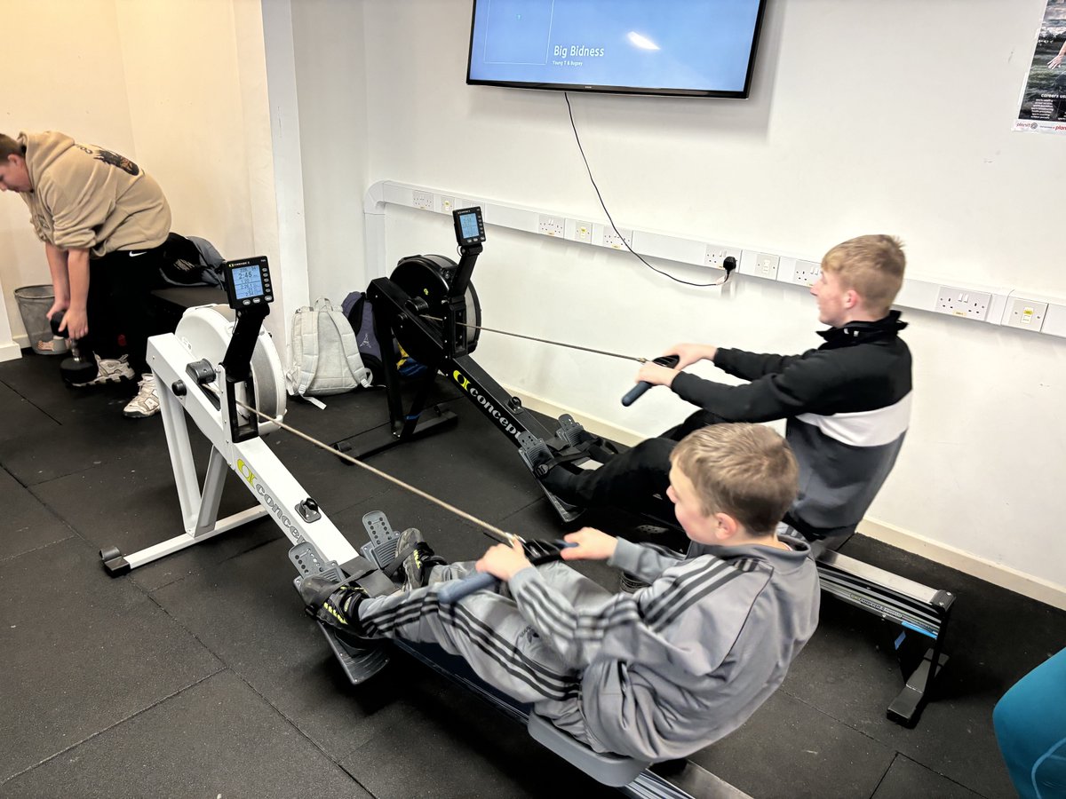 LYRowing's tweet photo. Last week we were up north to see how #ActiveRow Nottingham has kicked off the year!
First we saw @StoneSoupAcad putting in the work with Coach Laura on a circuit &amp; rowing session. 
Then attended the East Midlands Regional Hub meeting hosted by @BritishRowing  
Successful Trip ✅ https://t.co/NZePBpG9JJ