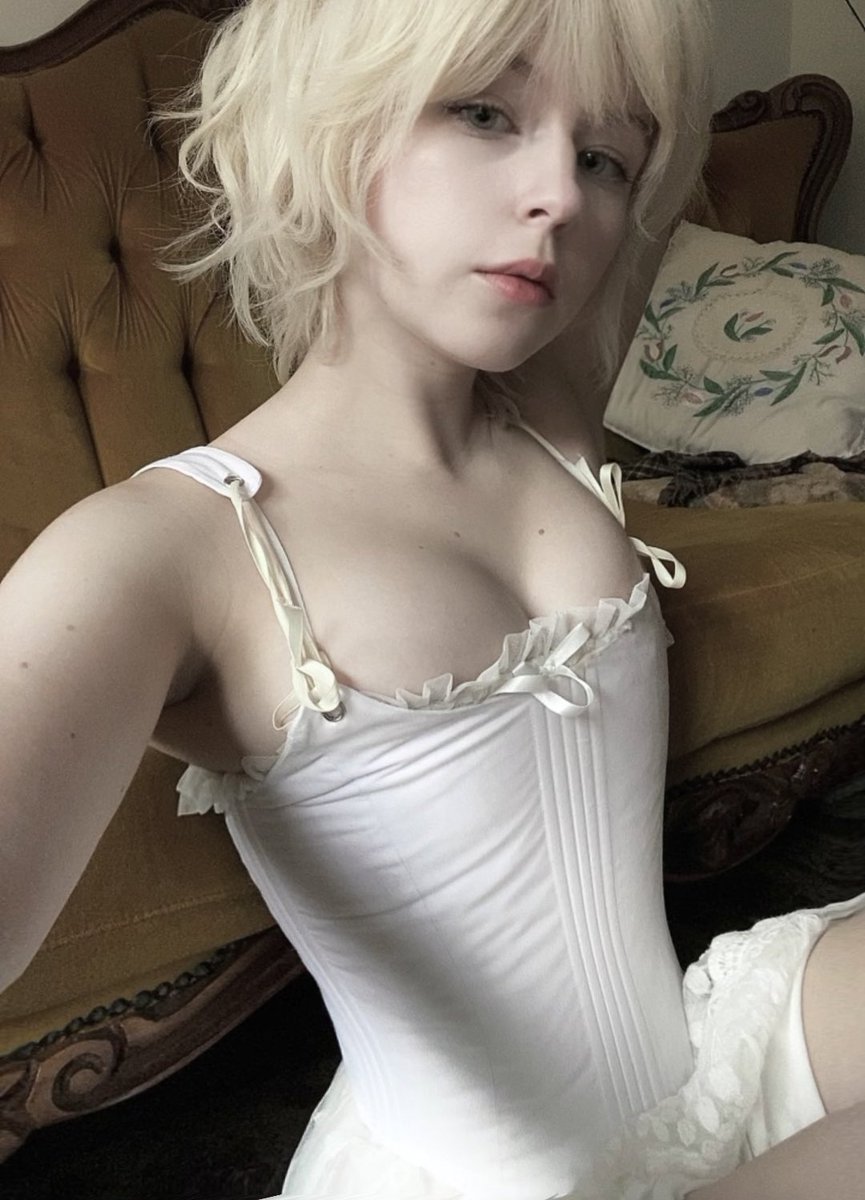 spritesukie's tweet photo. corset <3 https://t.co/xptXxHmZ7g