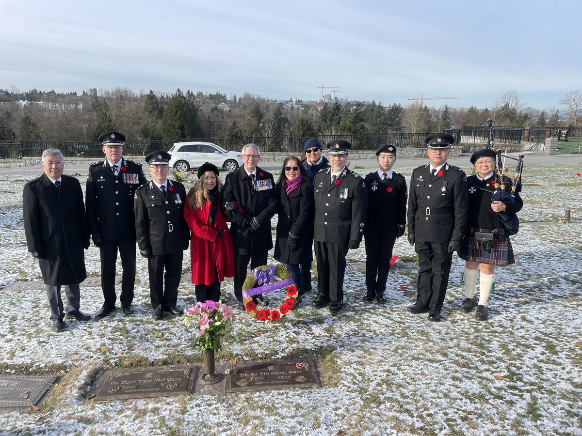 richardliu18's tweet photo. 2/2…and Dr. Po Tin Chak, now resting in #Burnaby. Remarks were made w/heartwarming #storytelling, followed by a wreath laying at both sites.
#LestWeForget #NoublionsJamais #CanadaRemembers #LeCanadaSeSouvient
#ProFide #ProUtilitateHominum
#FortheFaith #IntheServiceofHumanity https://t.co/PFxCwBTfPv