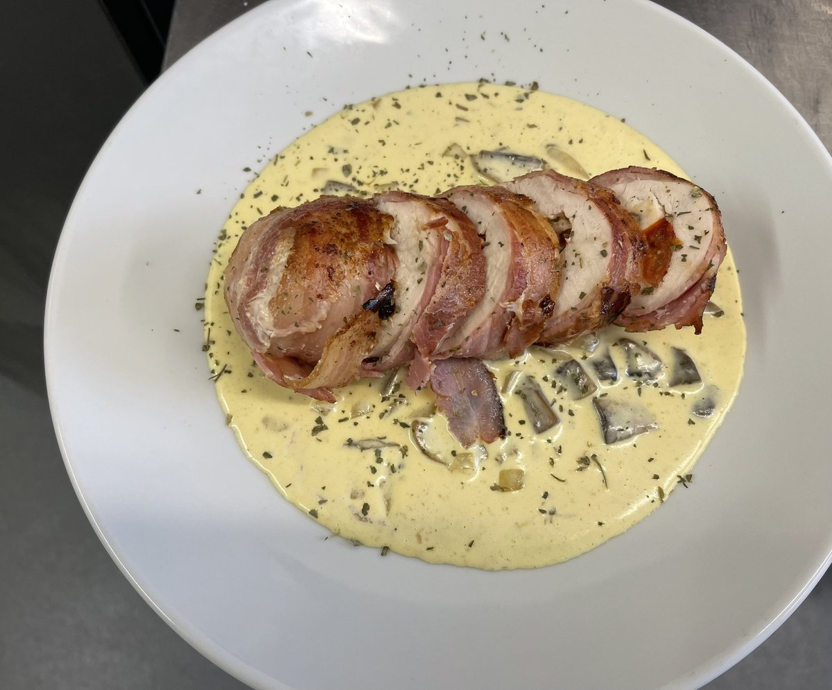 KitchenGrahams's tweet photo. Morning people, some room still available for this Friday evening at the Home Of The 3 For 1 
Also coming next month a meat lovers night special menu https://t.co/m64urWyIwp