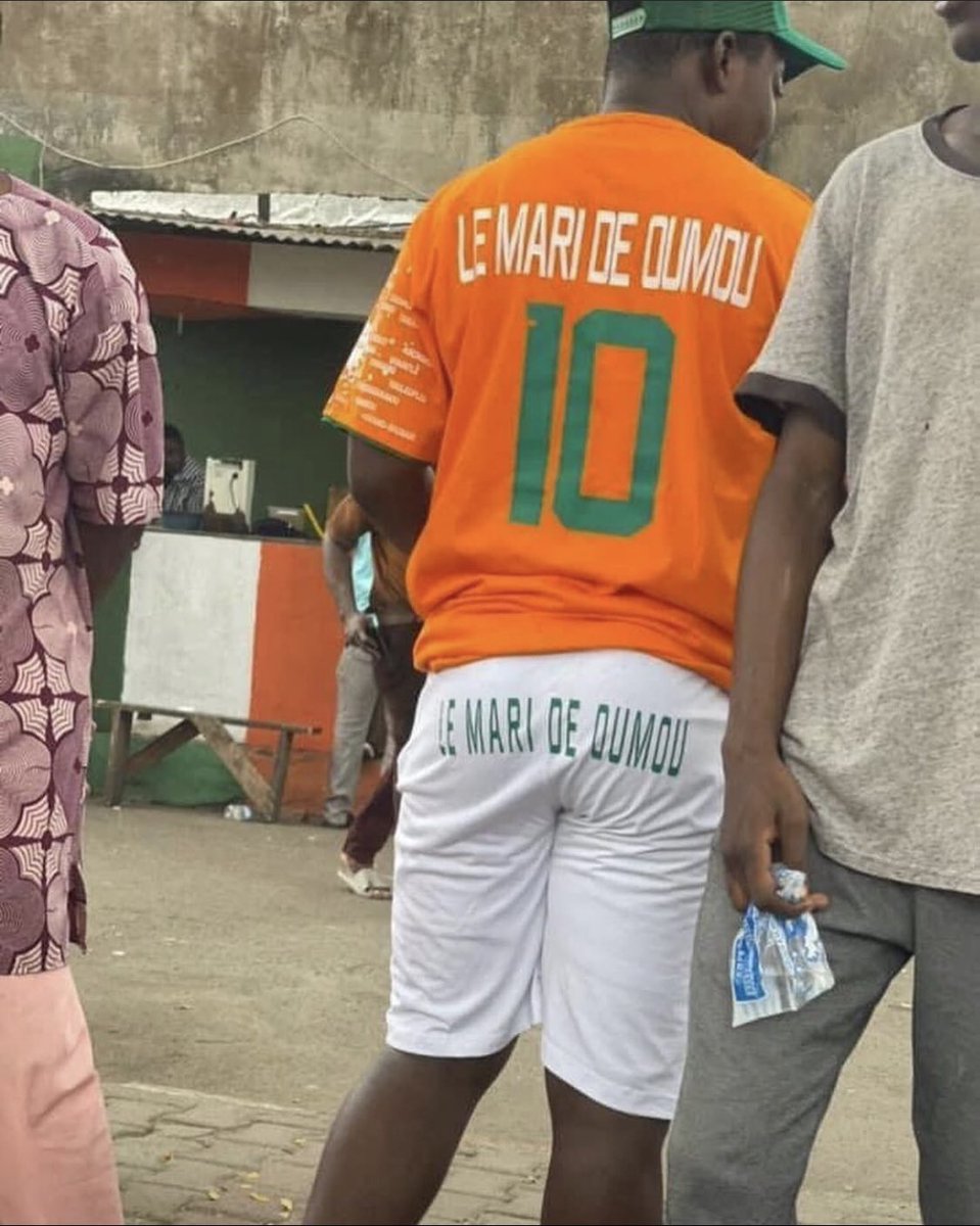 YannTchimkap's tweet image. Thread des maillots les plus insolites de la CAN 😂.
1-