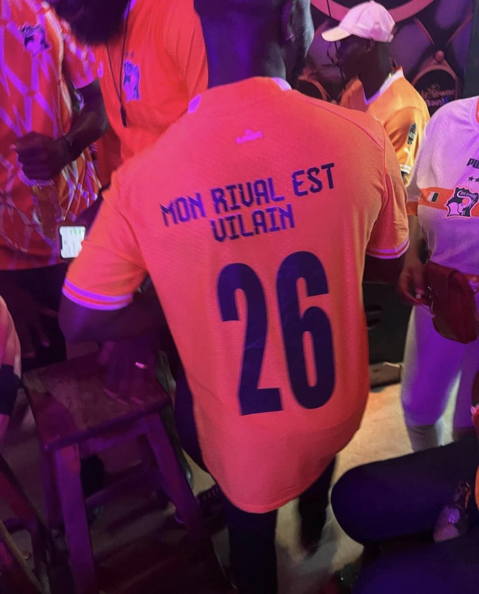 YannTchimkap's tweet image. Thread des maillots les plus insolites de la CAN 😂.
1-
