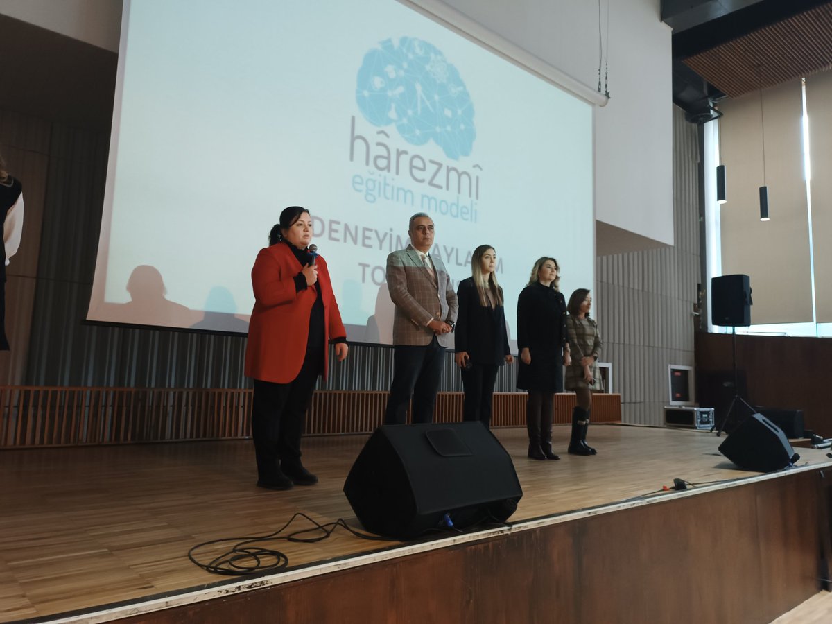 Hârezmî Eğitim Modeli Deneyim Paylaşım Toplantılarının ilki Eyüpsultan Kültür Sanat Merkezi'nde dört ilçenin katılımıyla Şehitlerimiz için Saygı Duruşu akabinde İstiklal Marşı ile  başladı.
<a href="/istanbulilmem/">İstanbul İl Millî Eğitim Müdürlüğü</a> 
<a href="/MucahitYentur/">Murat Mücahit Yentür</a> 
<a href="/ist_arge/">İSTANBUL MEM AR-GE</a> 
<a href="/DilekMaden11/">Dilek Maden</a>