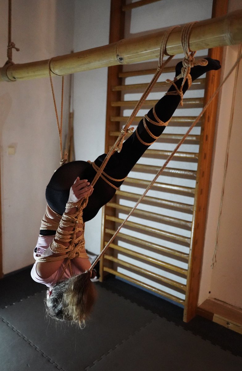 alexinropes's tweet photo. A memory from an intense session😌✨ #shibari #kinbaku #ropebunny #strappado https://t.co/Le0mUqPS9y