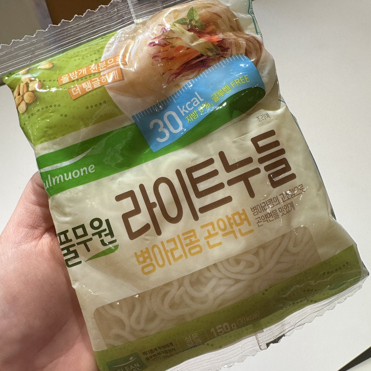 ageha47's tweet photo. 기존 파스타 면 대비 1/10 kcal 라이트누들면으로 만든 봄동 토마토 크림 파스타! 닭가슴살 한 팩, ��마토 1개, 봄동 등 채소 가득! 이렇게 한 그릇 가득 먹어도 300kcal가 안 되는 가볍고 배부른 한 끼! 라이트누들 한동안 안 보이더니 또 나왔네! 곤약면 중에는 최고! #패스트건강식 https://t.co/pC4JsQLBQC