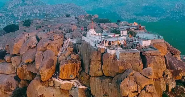 🛕 ಶ್ರೀರಾಮನಿಗೆ ಸಂಬಂಧಿಸಿದ ಕೆಲವು ಸ್ಥಳಗಳ ಭೌಗೋಳಿಕ ರಾಮಾಯಣ! 🛕

👉🏼 ರಾಮಾಯಣದ ಪ್ರಕಾರ, ಪ್ರಯಾಗರಾಜದಲ್ಲಿ ರಾಮ, ಲಕ್ಷ್ಮಣ ಮತ್ತು ಸೀತಾಮಾತೆ ಇವರು ೧೪ ವರ್ಷಗಳ ವನವಾಸಕ್ಕೆ ಹೋಗುವಾಗ ಮೊದಲ ಬಾರಿಗೆ ವಿಶ್ರಾಂತಿ ಪಡೆದರು.

👉🏼 ಕಿಷ್ಕಿಂಧಾ ನಗರವೇ ದಂಡಕಾರಣ್ಯದ ಭಾಗವಾಗಿತ್ತು. ದಂಡಕಾರಣ್ಯದ ವಿಸ್ತಾರ ವಿಂಧ್ಯಾಚಲದಿಂದ ದಕ್ಷಿಣದ ಸಮುದ್ರ

+