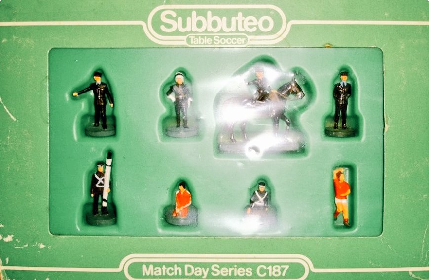 footballmemorys's tweet photo. Subbuteo Emergency Services Pack

#Police #FirstAiders #Doctors #Horses #Subbuteo #FootyGames https://t.co/wr6sPSucE4