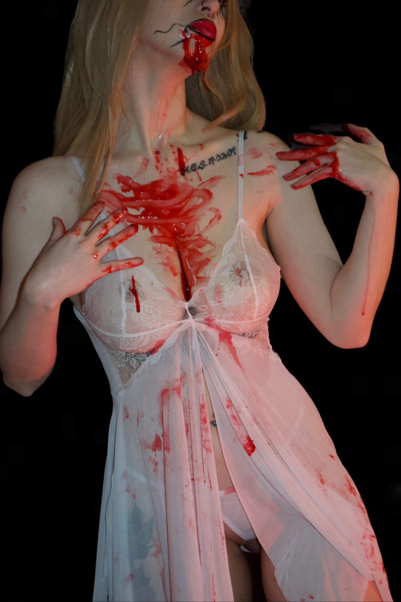 CloeXplicit's tweet photo. I wanna play in more blood https://t.co/ZEAloooznk