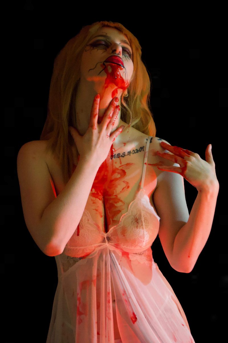 CloeXplicit's tweet photo. I wanna play in more blood https://t.co/ZEAloooznk