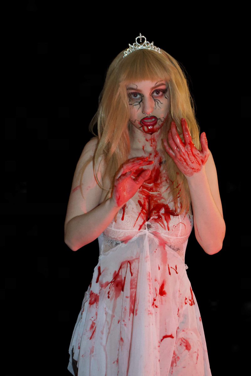 CloeXplicit's tweet photo. I wanna play in more blood https://t.co/ZEAloooznk
