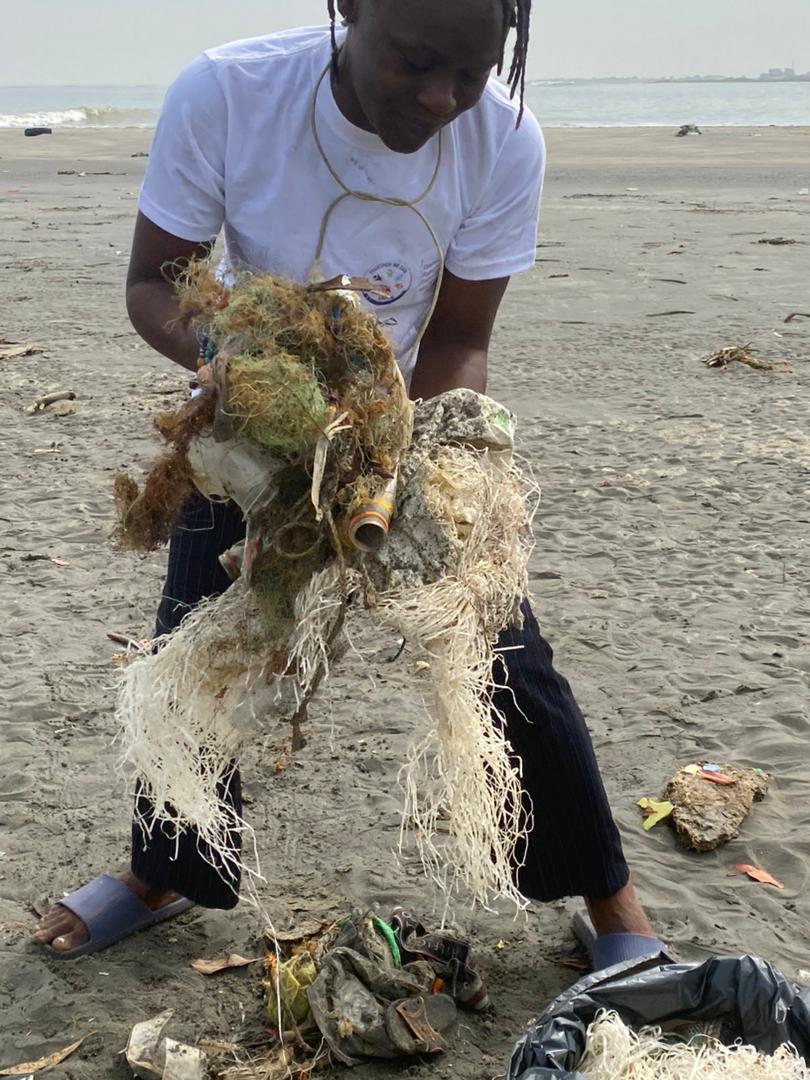 caped_gambia's tweet photo. Successful #BeachCleanup! Teamed up with Bakau #youths to collect 30 bags (0.45 tons) of plastic waste. Collaboration for a cleaner, greener environment!
#StopThePollution
#SustainableFuture
#plasticpollution
#CleanEnvironment https://t.co/UR3blUJLKG
