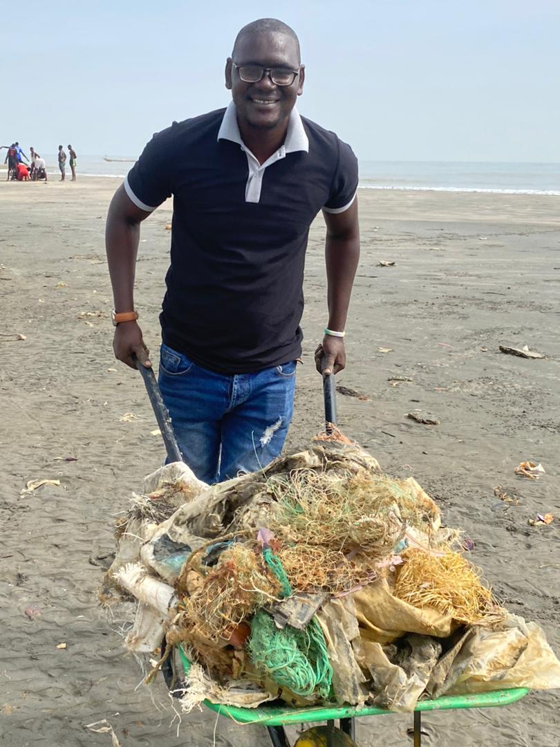 caped_gambia's tweet photo. Successful #BeachCleanup! Teamed up with Bakau #youths to collect 30 bags (0.45 tons) of plastic waste. Collaboration for a cleaner, greener environment!
#StopThePollution
#SustainableFuture
#plasticpollution
#CleanEnvironment https://t.co/UR3blUJLKG