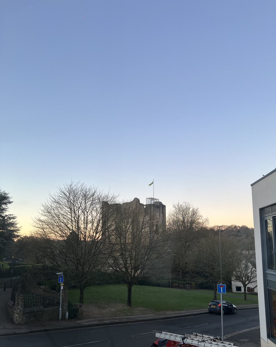 onlinefinancial's tweet photo. Not sure about #BlueMonday ,but #Guildford is looking #ColdMonday and indeed #BeautifulMonday .
Have a great start to the week all! https://t.co/WubLet7BnT