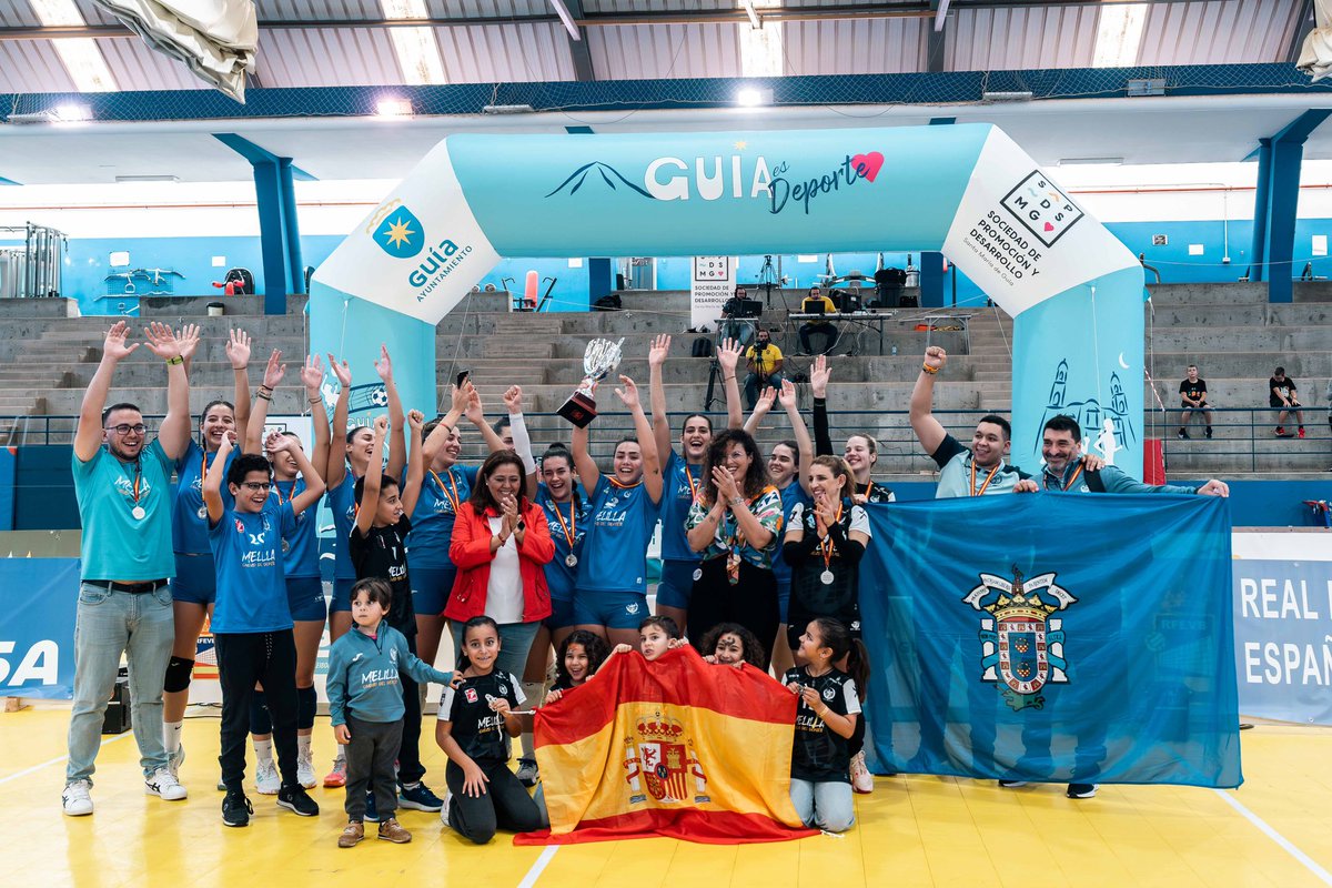 #CopaPrincesa2024 👑🏐 @CVBarcelona REEDITA título en Santa María de Guía, Gran Canaria 📍 🔴🔵El conjunto blaugrana conquistó por segundo año consecutivo la COPA PRINCESA tras derrotar a @CVMELILLAFEM en un emocionante tie-break 🙌🏽