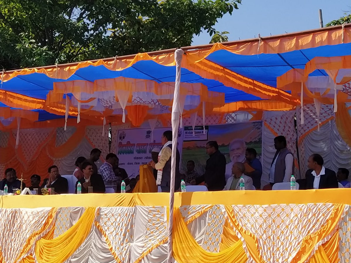 श्री जितेन्द्र श्रीवास्तव, संयुक्त सचिव एवं मिशन निदेशक स्वच्छ भारत मिशन (ग्रामीण) भारत सरकार-सह- जिला प्रभारी पदाधिकारी, विकसित भारत संकल्प यात्रा ko 13 जनवरी 2024 ज़िला गढ़वा में आयोजित विकसित भारत संकल्प यात्रा कार्यक्रम में शामिल हुए। 

<a href="/mahajan_vini/">Vini Mahajan</a> <a href="/srijitendraias/">Jitendra Srivastava</a>