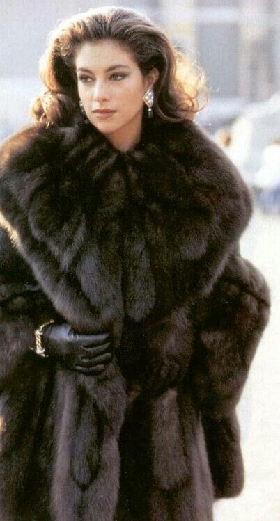 papercherub's tweet photo. I dream of the day I have a coat like this ☺️ https://t.co/QoRUft1QMK