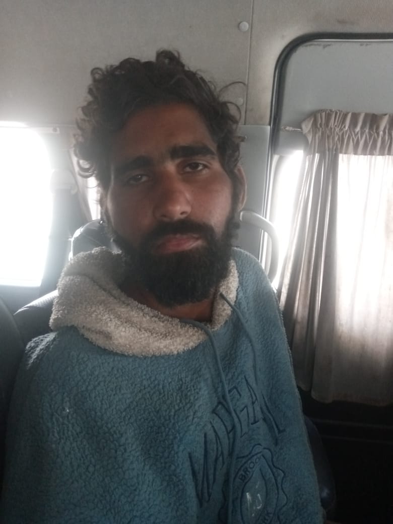 گوادر زیرو پوائنٹ سے یہ شخص ملا ہے جو اپنا نام و پتہ نہیں جانتا،
 بس اتنا کہا ہے میں پانچ سے 
قید میں رہا ہوں،
<a href="/SammiBaluch/">Sammi Deen Baloch</a> 
<a href="/MahrangBaloch_/">Mahrang Baloch</a>