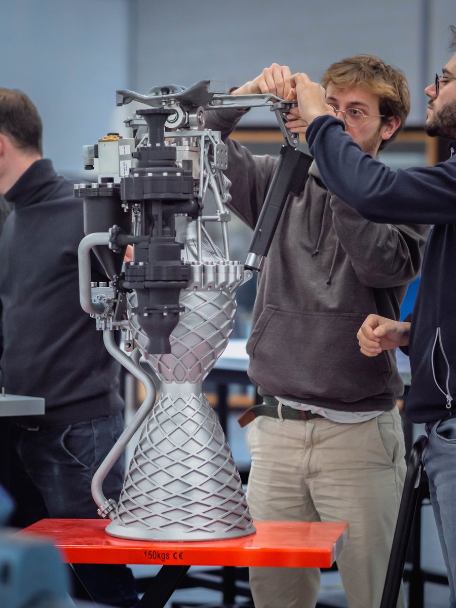 Latitude_eu's tweet photo. To increase the #thrust delivered by Naviers ⬇️🔥⬇️ our #propulsion team has decided to review the engine cycle to switch from #MotorPump (MP) using batteries to a #TurboPump (TP) using gaz 💪 So, why did we make that choice? https://t.co/jrYbgXT3BK