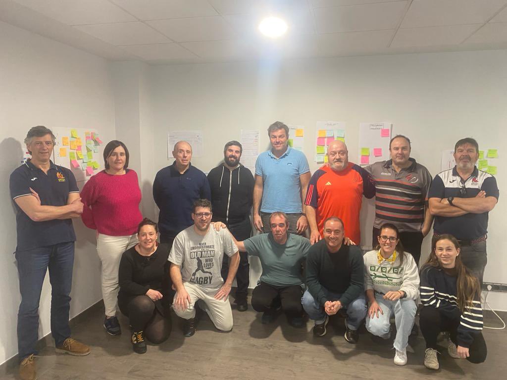 ArchillaCesar's tweet photo. #DesarrolloRugby | Curso de gestión de Clubes. @worldrugby level 1

Euskadi Rugby con su presidente liderándolo, realizar una nueva formación para potenciar el crecimiento de sus clubes.

Protocolos de actuación, planes de acción, desarrollo de actividades… https://t.co/SgxWNJsgsC