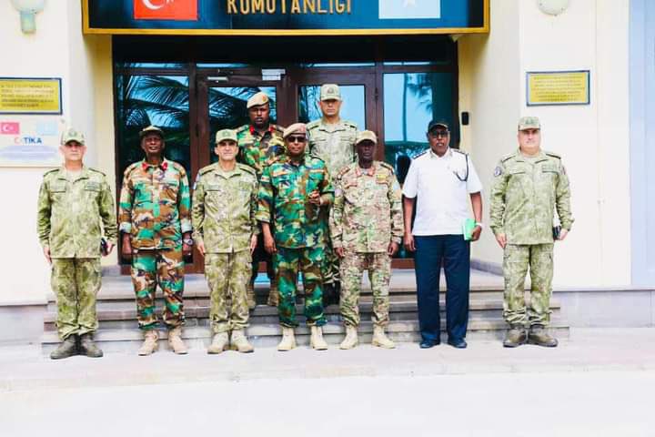 dhoorebbc's tweet photo. #Somalia’s Chief of Defence Forces, Major General Ibrahim Sheikh Muhiyidin, visited the #TURKISOM military academy in #Mogadishu where officers of National Armed Forces are undergoing advanced military courses. https://t.co/hGFIXgzbbH