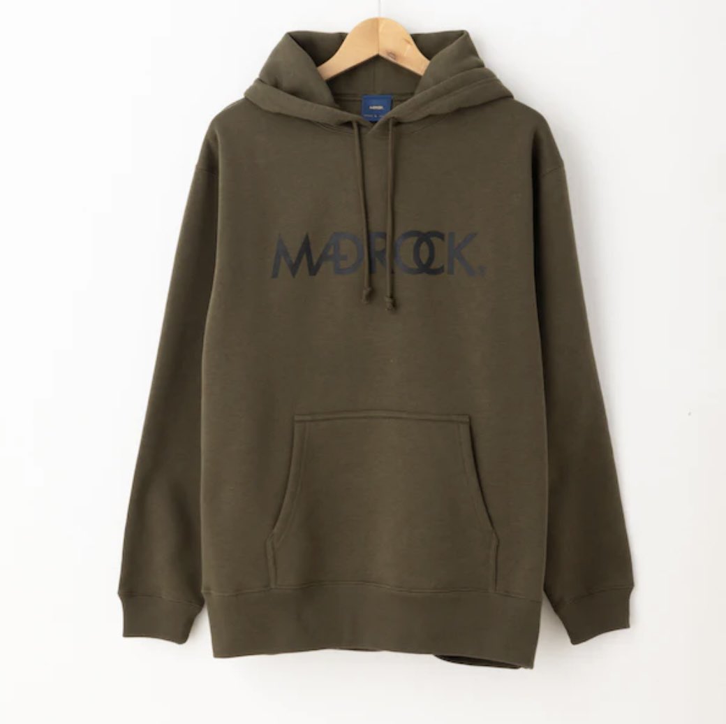 MADROCK_tokyo's tweet photo. 【製品情報】MADROCK LOGOパーカー裏起毛、オンラインストアで好評販売中！
ロゴが大きく胸にプリントされた定番ロゴパーカー。厚手の生地を使用しており、スポーツウェアとしてもタウンユースとしても着用頂けます！オーバーサイズで着てもGOOD！
HPはプロフィール欄をチェック！ https://t.co/m260tmuoKX