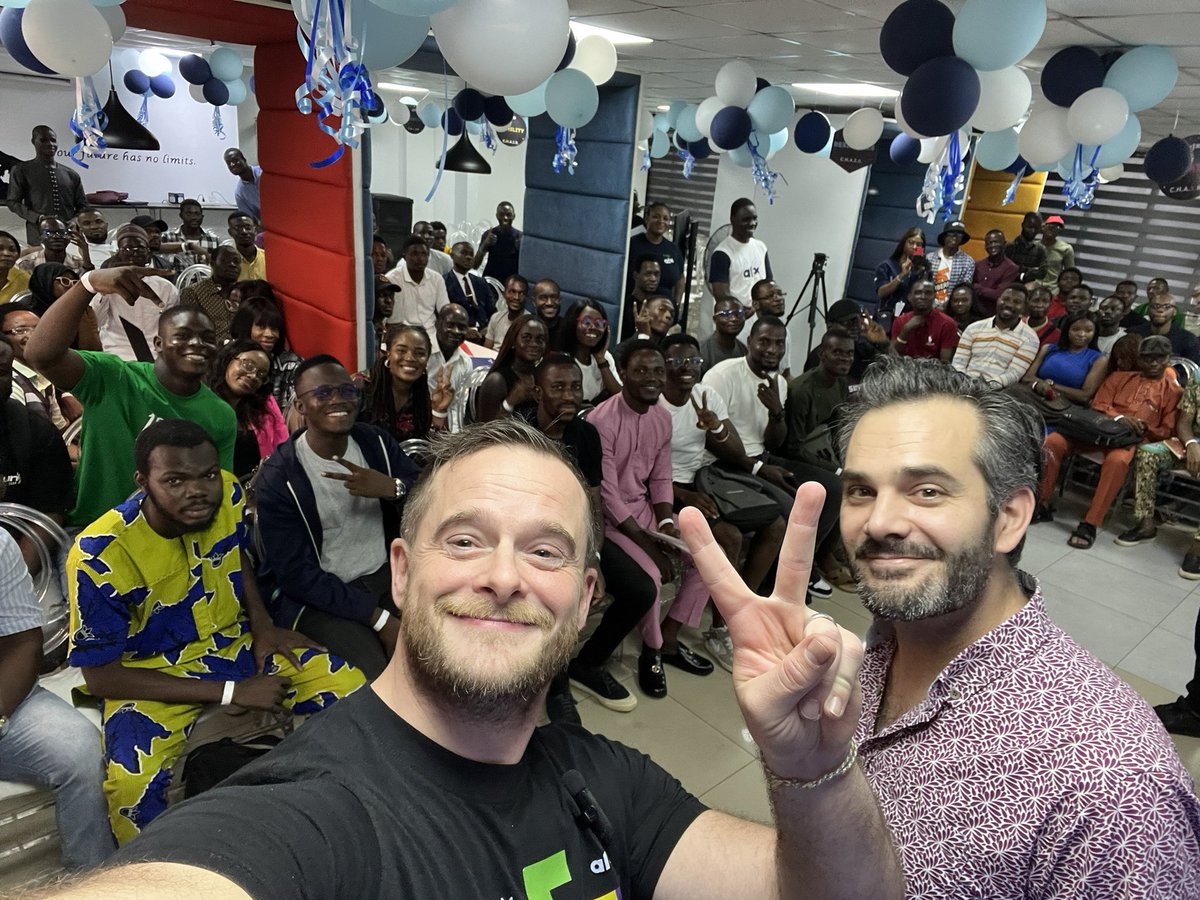 jbarbier's tweet photo. What an incredible experience meeting my students in Lagos🇳🇬💙🔥Thank you everyone! 🙏 https://t.co/WHpkJy8PZk