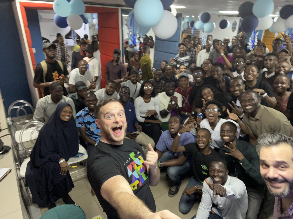 jbarbier's tweet photo. What an incredible experience meeting my students in Lagos🇳🇬💙🔥Thank you everyone! 🙏 https://t.co/WHpkJy8PZk