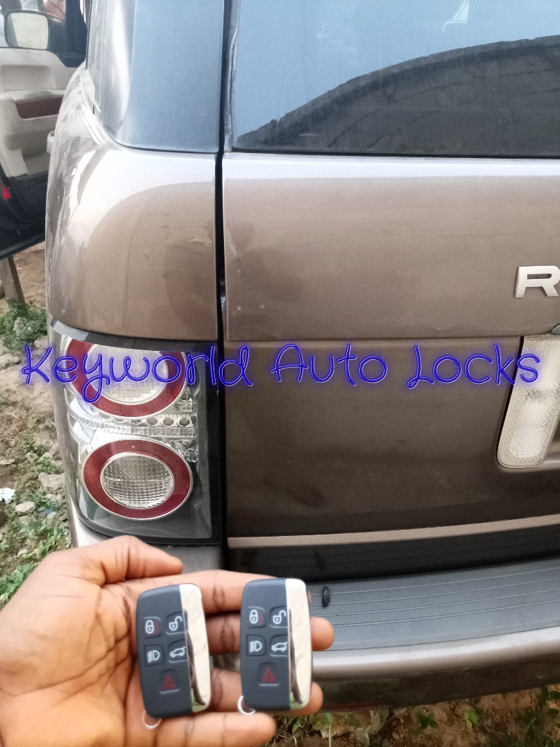Keyworldauto1's tweet photo. Range Rover Sport 2010 Smart Key Lost,Customer called For New Smart Key Programming&amp;Justice was done Car Smart Key+KVM was Reprogrammed in  45minutes.Vroooom!Vehicle is up&amp;Running.
#Lostkeys#Sparekeys #KVMreprogramming #Locksmithservice #Carlockout #ECMprogramming
+234-8083379274 https://t.co/g3OYhhQNA2