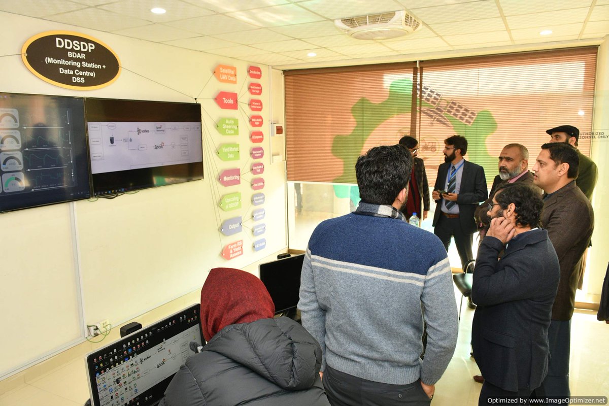 c4pagri's tweet photo. Team from UIIT along with the delegates of NCEAC Visited #C4PA &amp; Big Data Agriculture Repository &amp; showed great Interest in Latest Precision Agriculture Technologies. Director #C4PA Dr. Shoaib Rashid Saleem Briefed the about the Current &amp; Upcoming Ventures of #DDSDP &amp; #C4PA. https://t.co/U8LLQutbzP