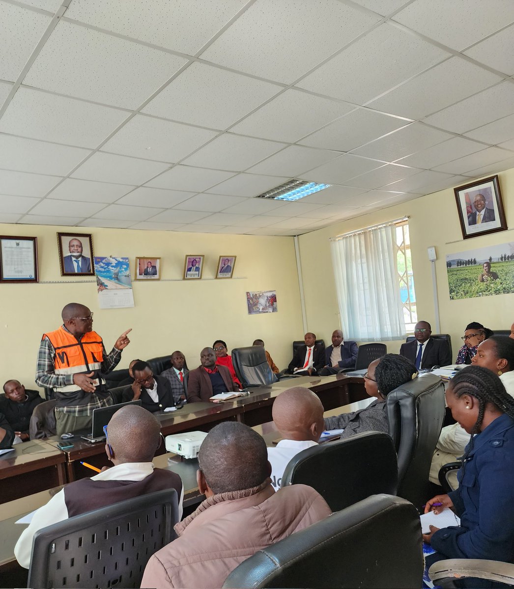 ENSDAKE's tweet photo. Ongoing:ENSDA management and staff undergo a fire safety awareness training to equip them with knowledge of the threats posed by fire and their personal responsibility in preventing an outbreak at the workplace.
#Occupationalhealthsafety
#Yourintegrateddevelopmentpartner https://t.co/PuFFVyTR3i