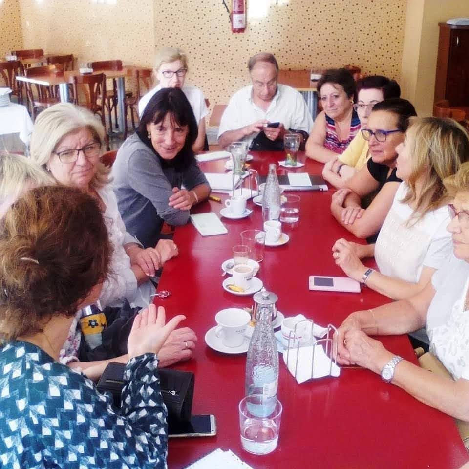 cuidadors's tweet photo. les 24h al dia els 365 dies de l'any, de manera #silenciosa #invisibilitzada #ignorada #vulnerabilitzada a fer aquesta tasca #cures, passant per #llistesespera #residències #privades manca #ajuts #suport #accessibilitat × a totes elles #URGENT revisar #obsoleta #lleidependència https://t.co/L38fnE428s