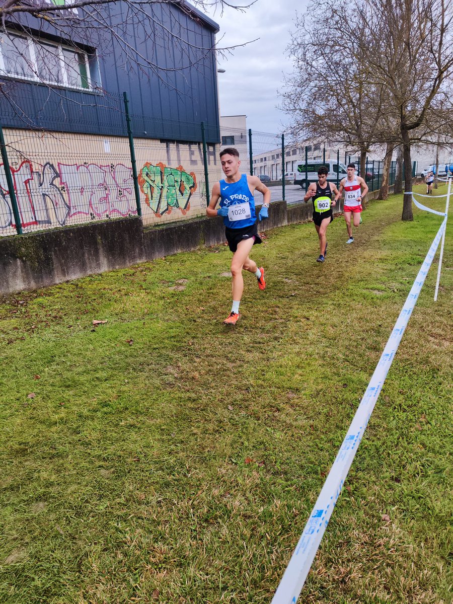 Fiesta del atletismo en Gamarra. El Campeonato de Euskadi de Cross tuvo todos los alicientes para un buen espectáculo deportivo. Y contó con una representación TOP de nuestro Club. #Valores Homenaje a Timoteo <a href="/ivanfernandezan/">ivan fernandez anaya</a>