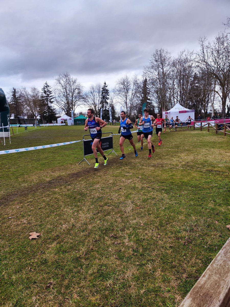 Atl_El_Prado's tweet photo. Fiesta del atletismo en Gamarra. El Campeonato de Euskadi de Cross tuvo todos los alicientes para un buen espectáculo deportivo. Y contó con una representación TOP de nuestro Club. #Valores Homenaje a Timoteo @ivanfernandezan https://t.co/sGpp6EHSoJ