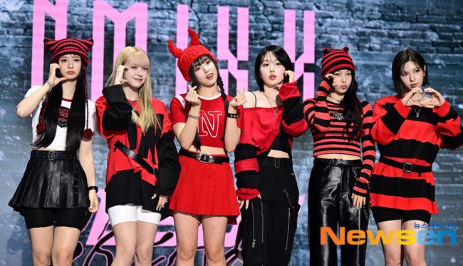nmixxarchive's tweet photo. #NMIXX 'Fe3O4: BREAK' comeback showcase https://t.co/vayxOFVE6G