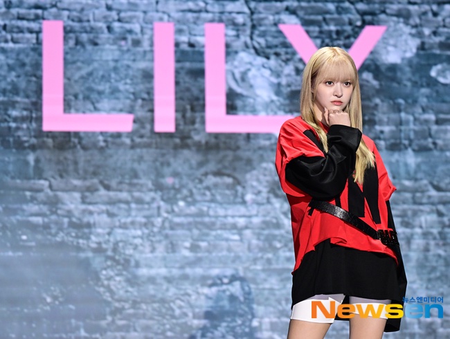 nmixxarchive's tweet photo. #LILY 'Fe3O4: BREAK' comeback showcase https://t.co/t8gvJp040g