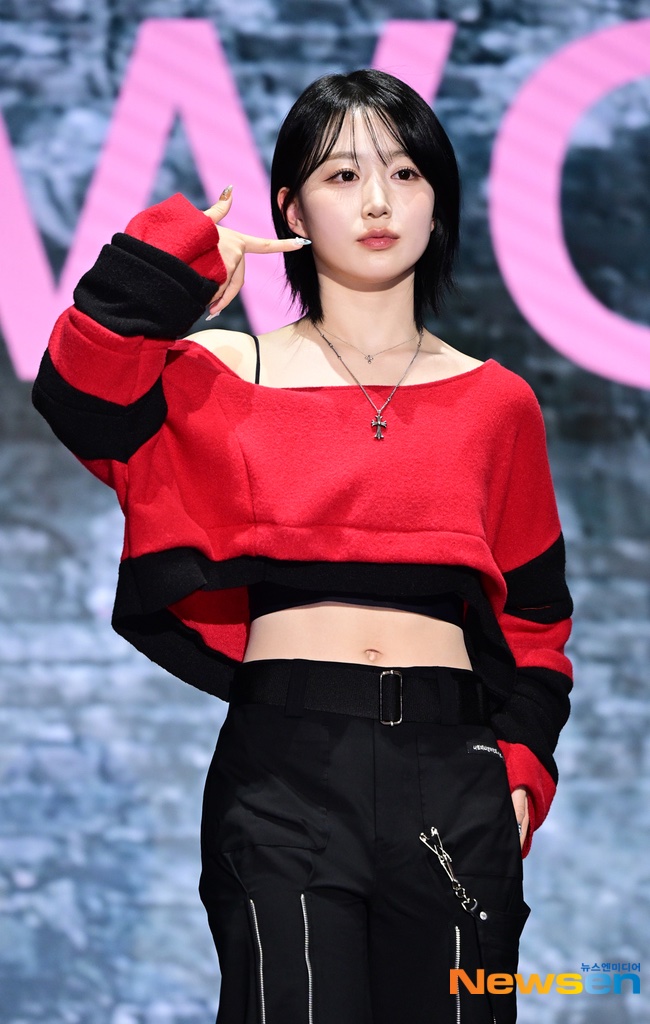 nmixxarchive's tweet photo. #HAEWON 'Fe3O4: BREAK' comeback showcase https://t.co/QfHcufiD68