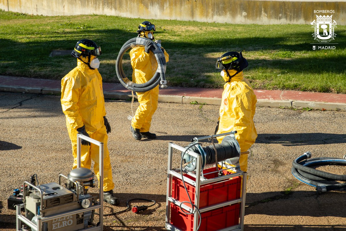 BomberosMad's tweet photo. Hoy es #BlueMonday... o #YelowMonday, o #GreyMonday, o #OrangeMonday. Da igual el color con el que mires la vida, lo importante es la actitud y tu compromiso. #FelizLunes
Maniobras de #NRBQ #FormaciónMad https://t.co/Ac3OEJKYc4
